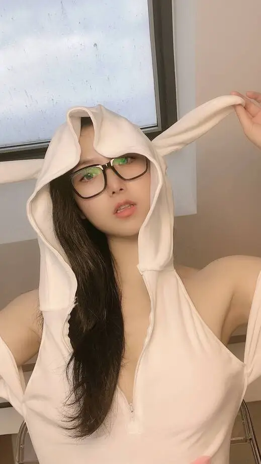 俏妞qiaoniuTT [更新至 126 期]