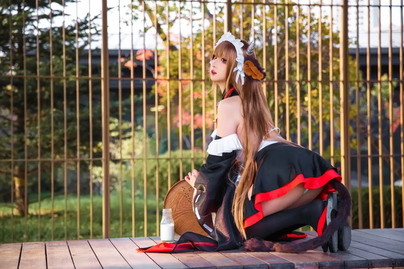 瓦斯塔亚小龙虾跪在户外