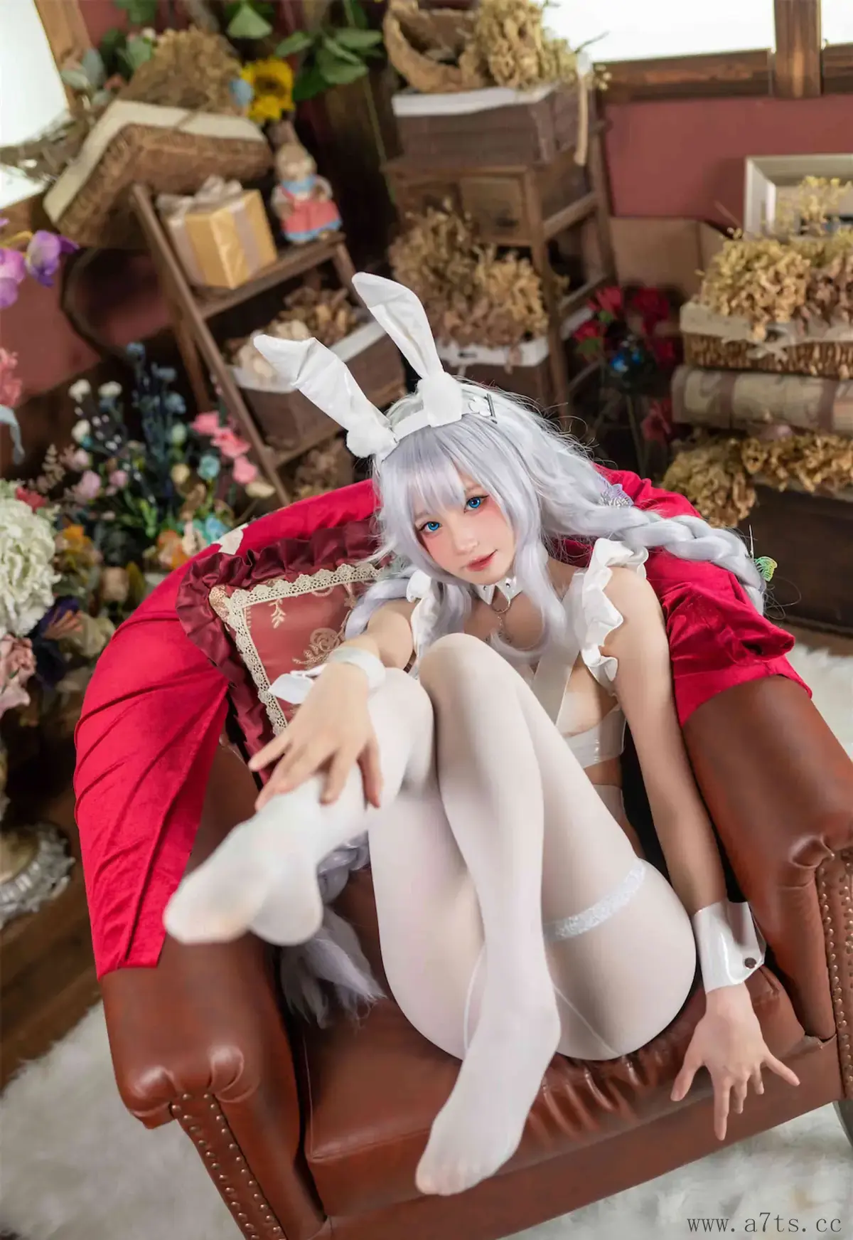 西园寺南歌穿白丝袜