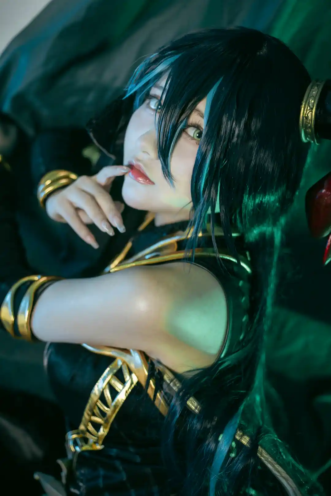 是一只熊仔脸部特写图