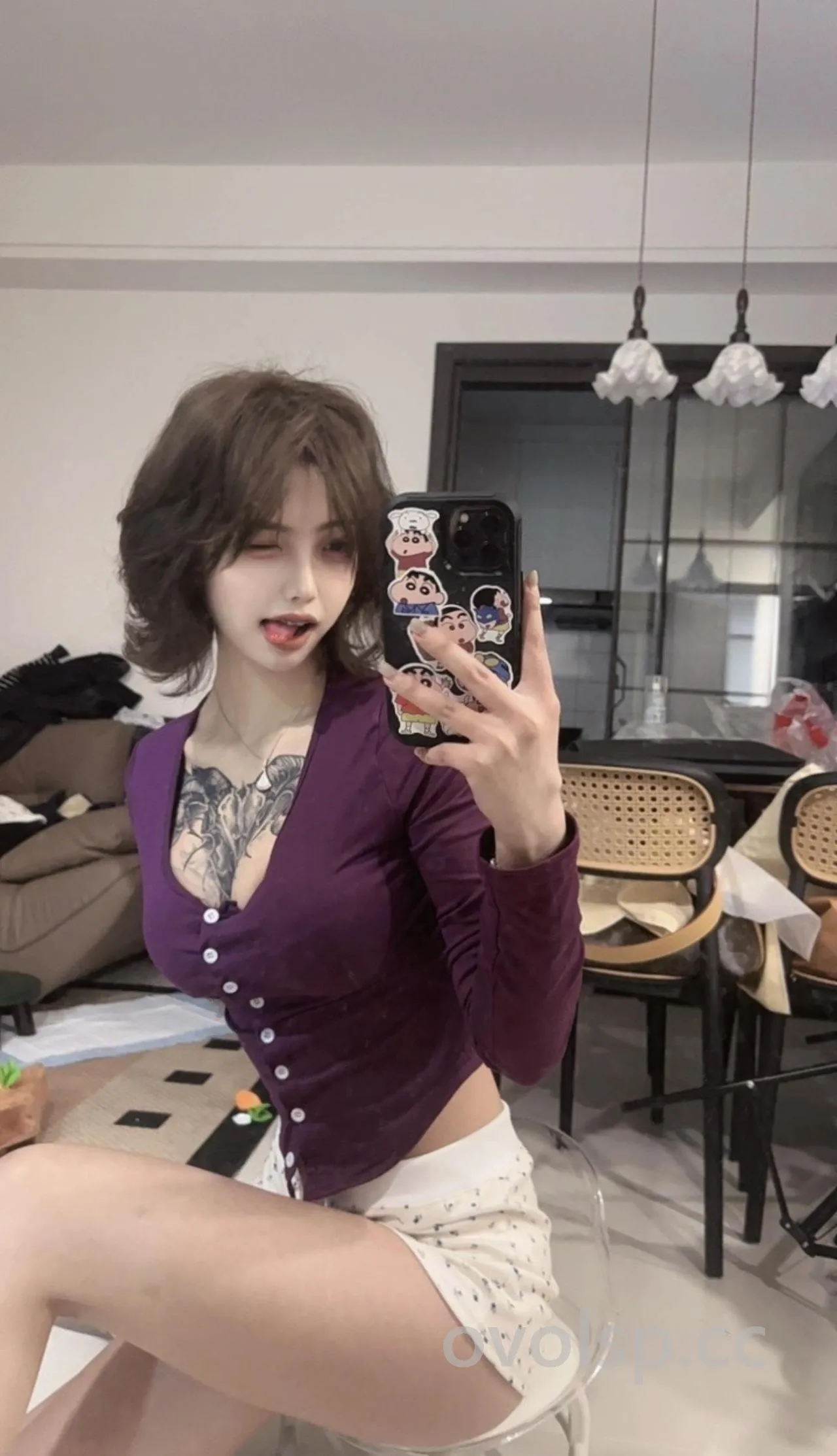 吞吞-r日常照片表情自然放松”